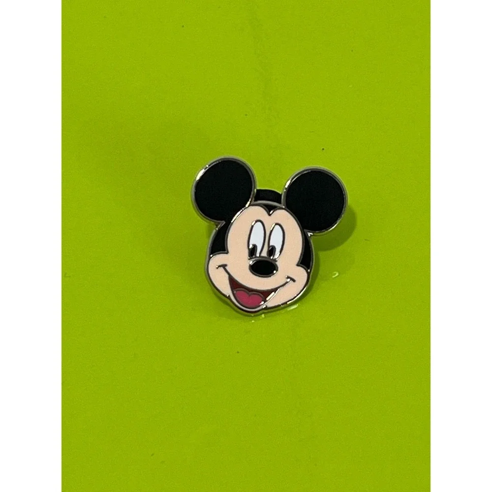 Disney Parks Mickey Mouse Head Enamel Trading Pin 2011Silver Tone Authentic EUC